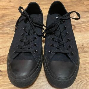 All black low Converse mens size: 7